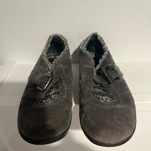 Easy Spirit fur lined shoes